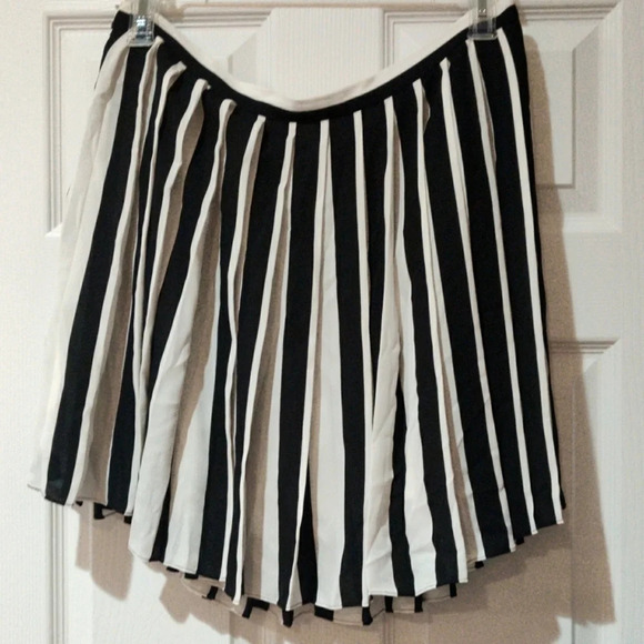 Vince Camuto Dresses & Skirts - Vince Camuto Striped skater skirt size 12